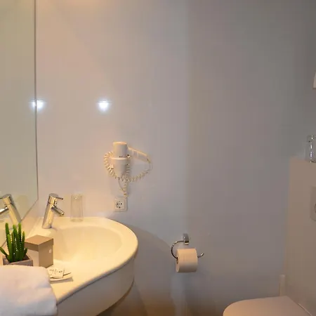 Hotel Alhartinger Hof 3*