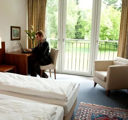 Hotel Alhartinger Hof 3*